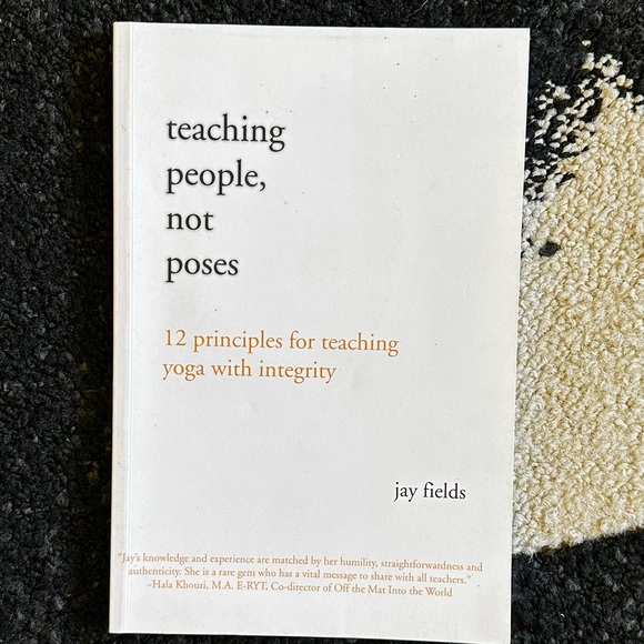 *NEW BOOK* Teaching People, Not Poses by Jay Fields #yogalife - Picture 1 of 3